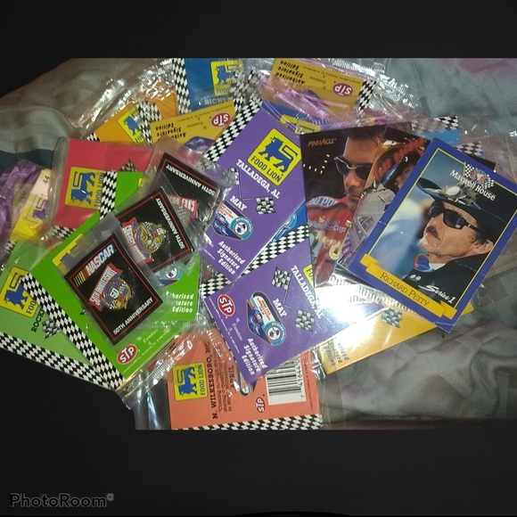 🌻$4🌻 Huge Lot Richard Petty Nascar 92' Fan